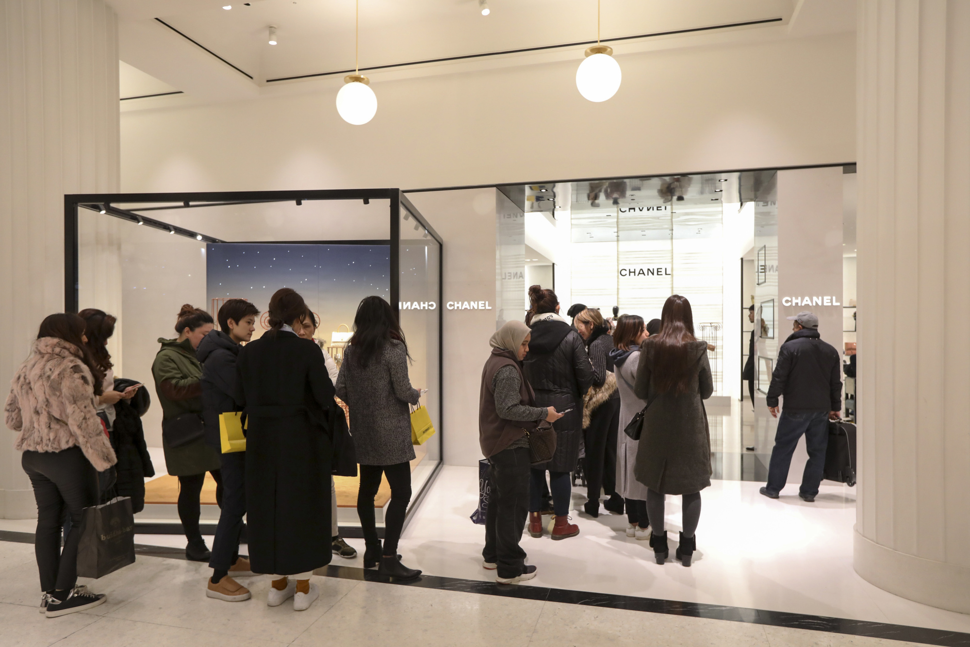 Chanel Pop-Up Store in Courchevel - Luxury RetailLuxury Retail