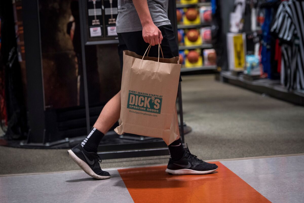 Dick's Sporting Goods Reports Q4 Gains, Cautious 2025 Outlook