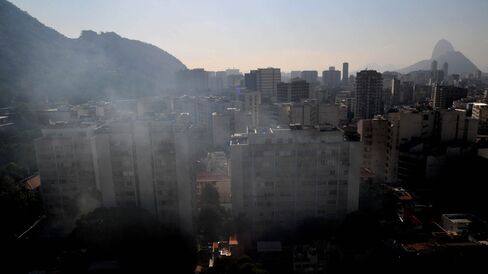 Fogging to combat dengue is carried out in Rio de Janeiro.