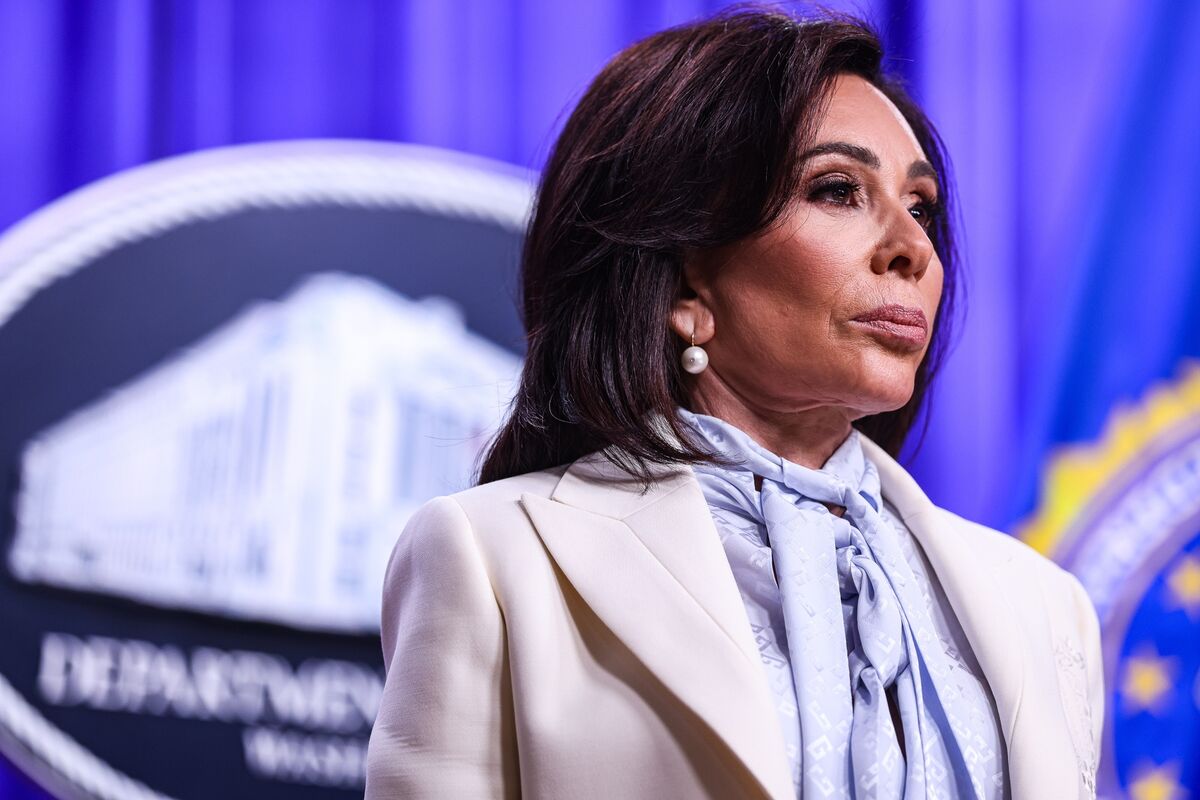 Trump Says He Hasn’t Decided Whether to Keep Pirro After Clash