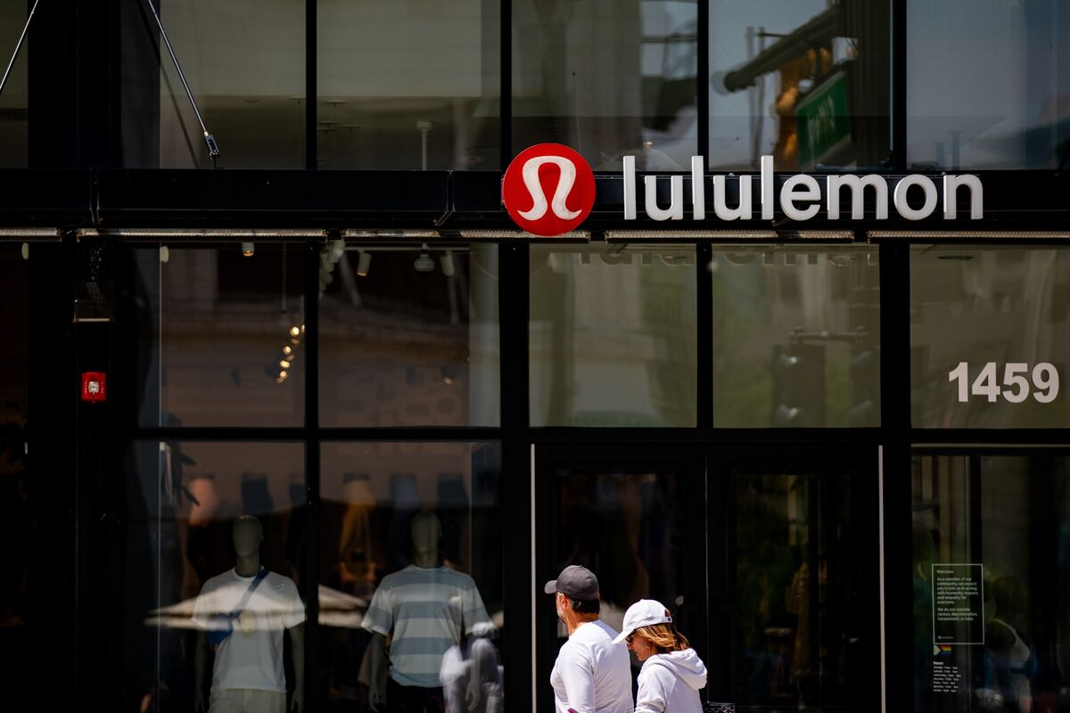 Lululemon Executive Exits Month Before CEO Joins Troubled Chain