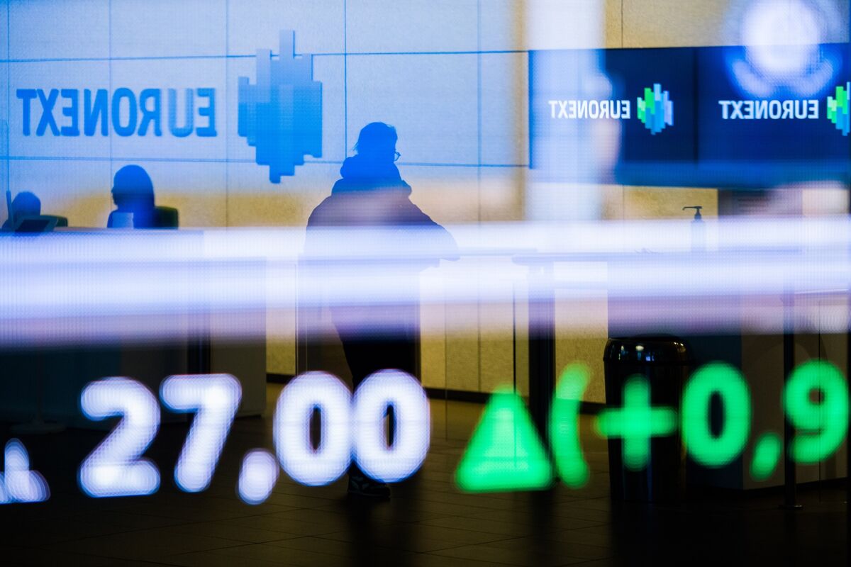 ブルームバーグのニュース記事「【欧州市況】株下落、投資家はフランスの政局を注視－仏国債も安い」の画像