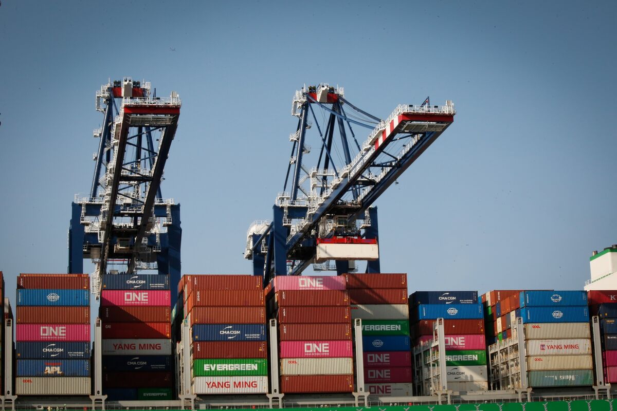 US Court Says Trump Can Halt Tariff Exemption for Low-Cost Goods