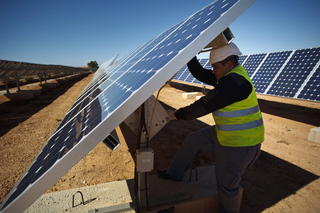 Trade of the Day: Solar's Bright Future - Bloomberg