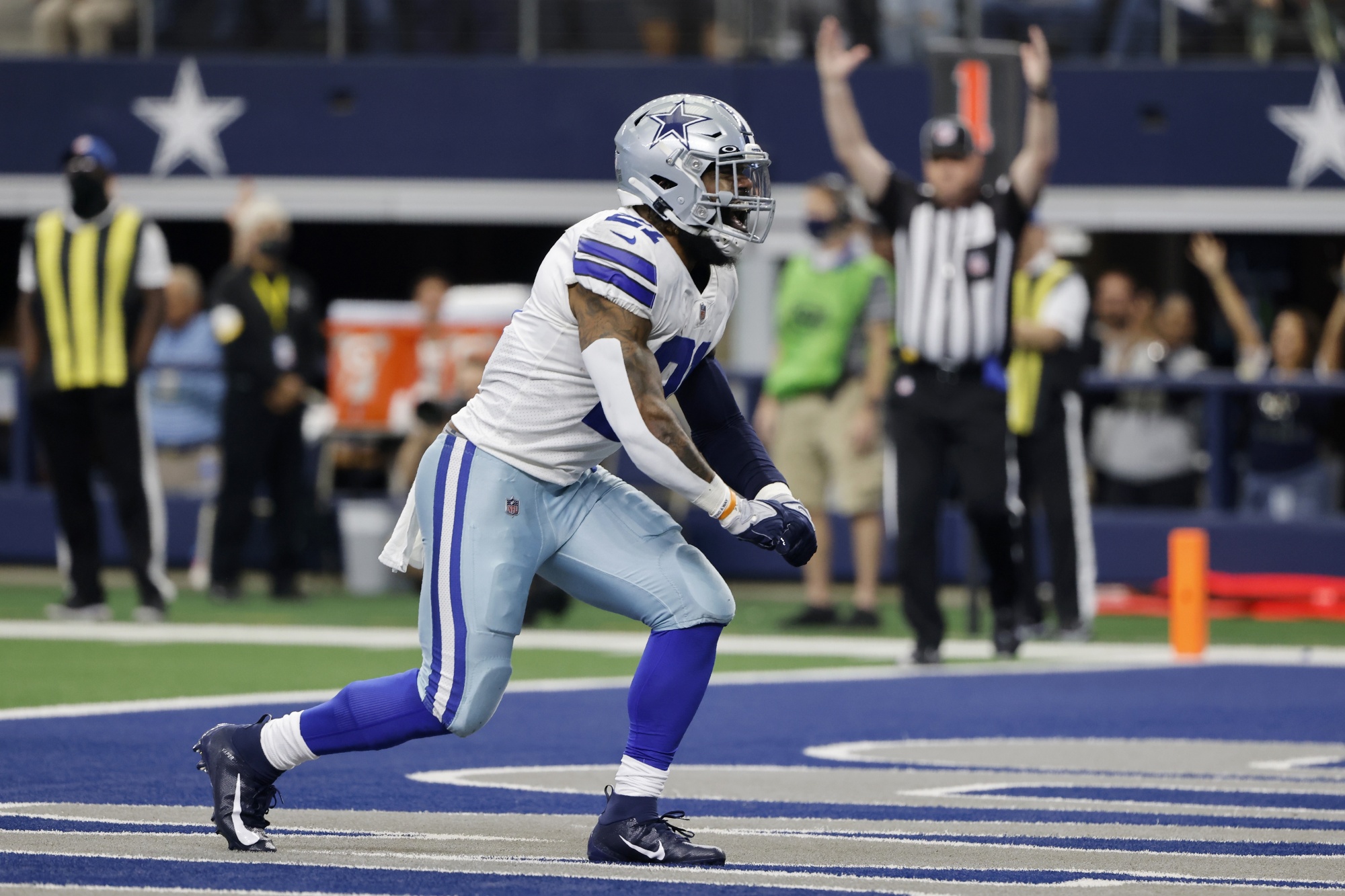 Sunday Night Football on NBC - These Dallas Cowboys unis are CLEAN. 