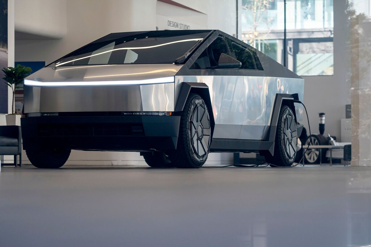 Musk and Gates Were Both Wrong on the Future of Trucks