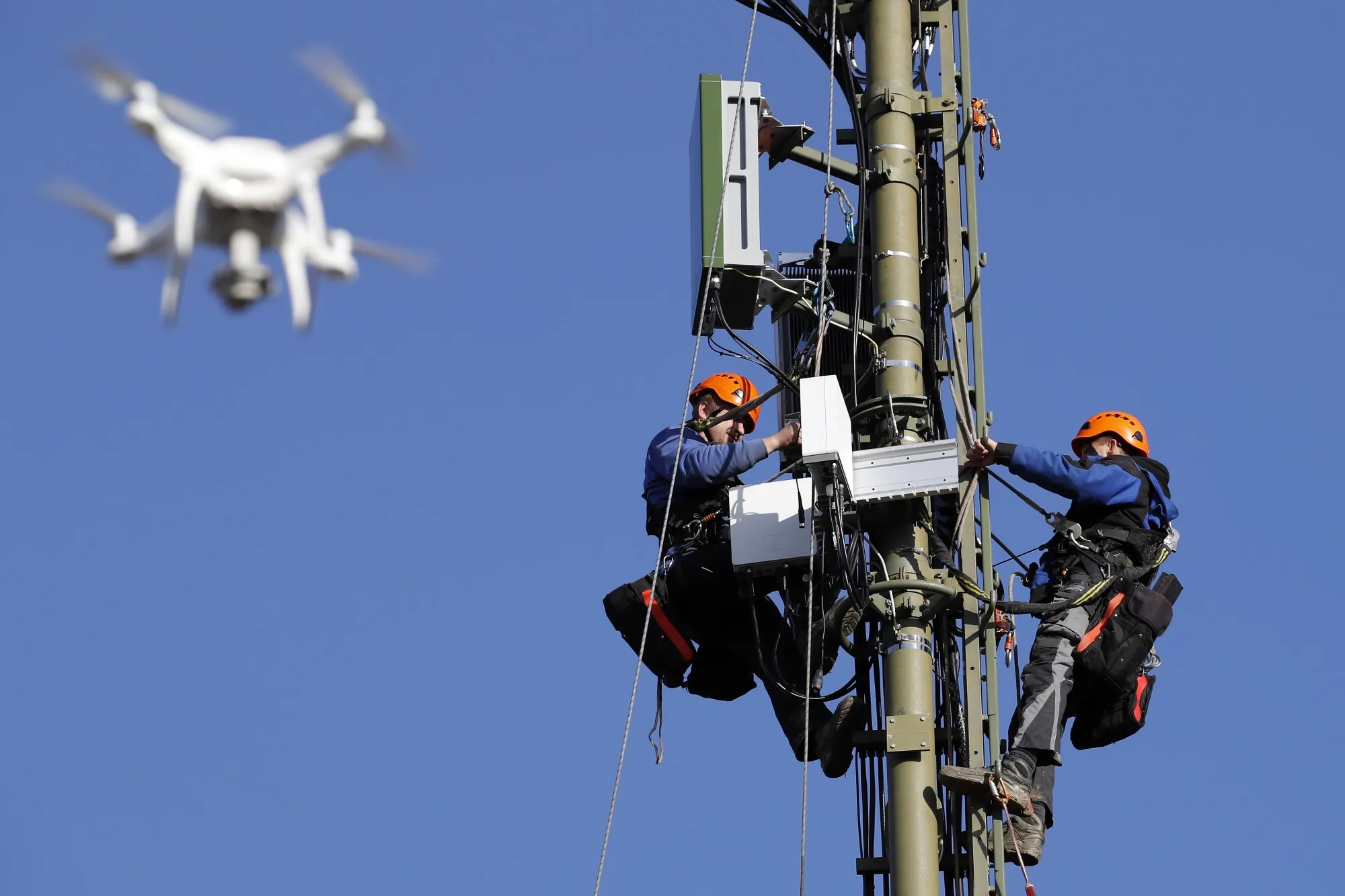 Swisscom AG Install 5G Antenna Equipment