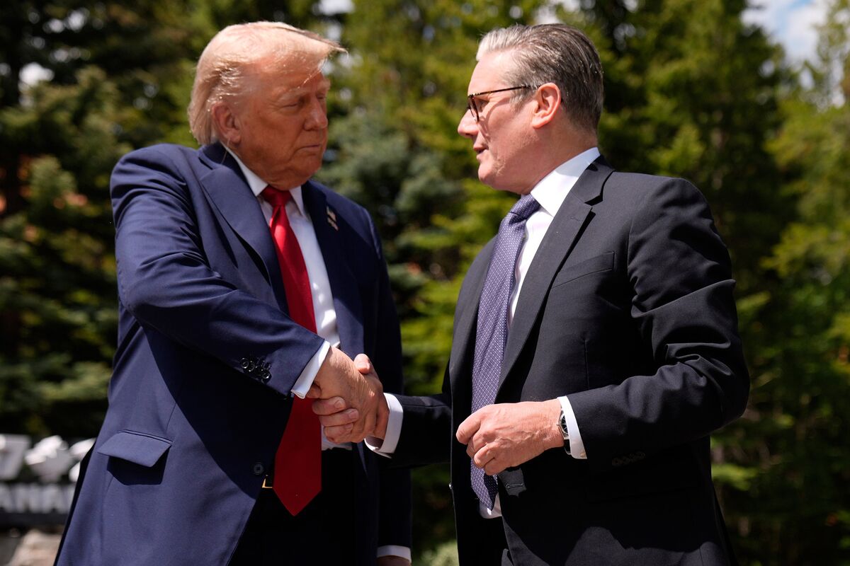 🟪"Accordo Storico: Starmer e Trump Rivoluzionano il Commercio tra Regno Unito e Stati Uniti"