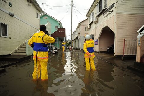 Firefighters conduct search and rescue operations in Oyama city on Thursday. Many parts of central and eastern Japan have been hit in recent days by torrential rain and heavy winds caused by Typhoon Etau.