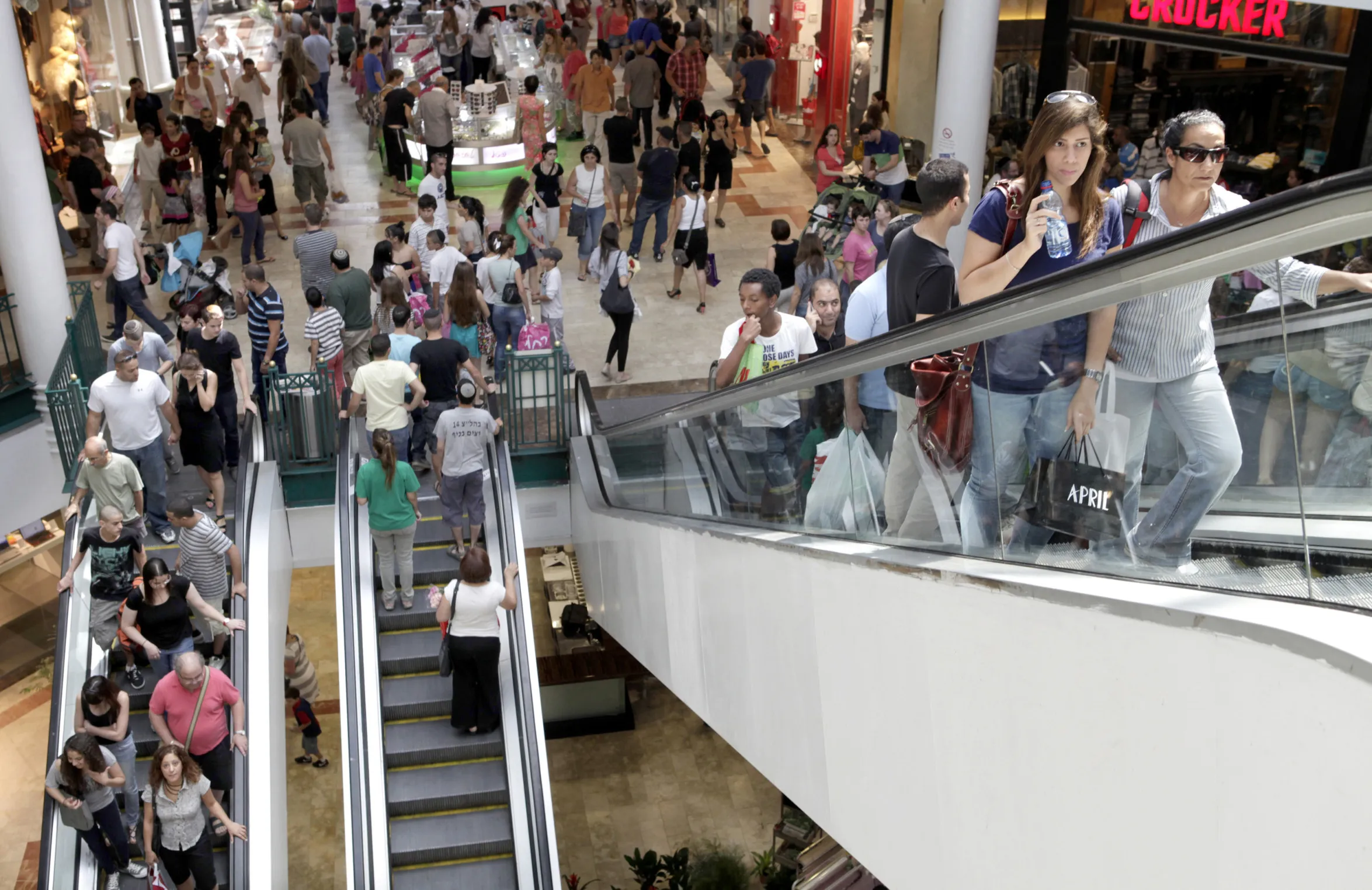 Shoppers&nbsp;inside the Malcha mall in Jerusalem