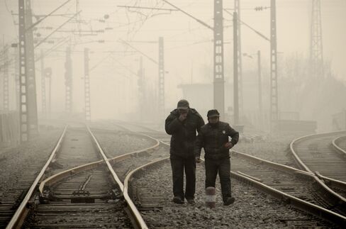 Li Keqiang Calls for Patience on China Efforts to Curb Smog