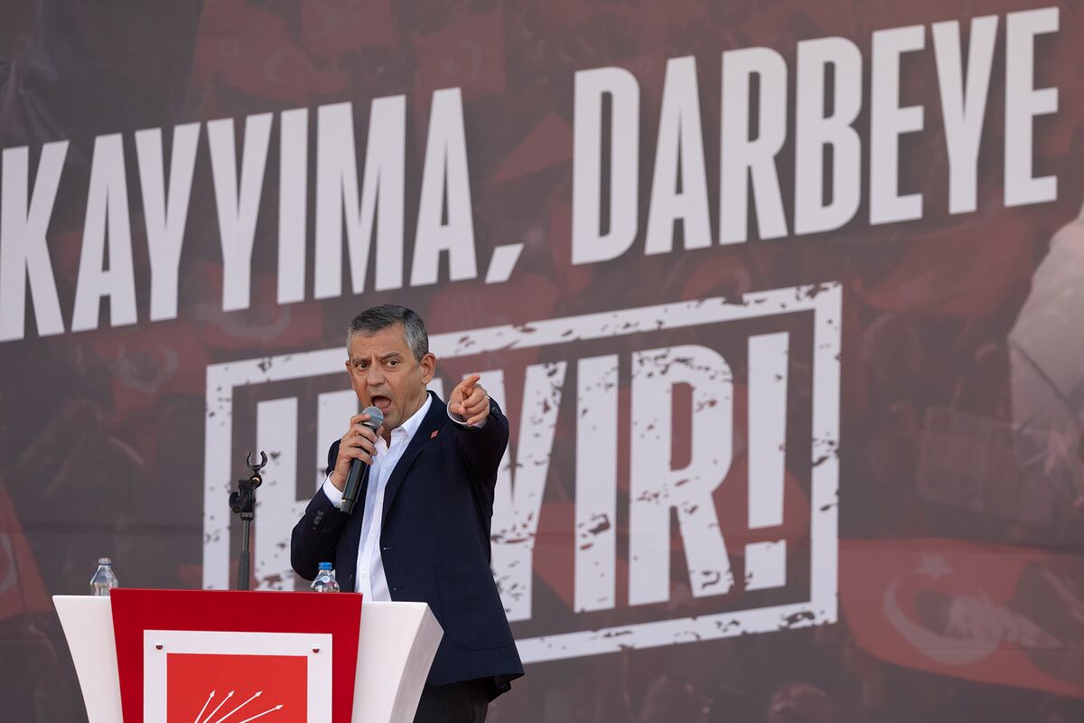 Turkish Court Dismisses Opposition Leader, Dealing a Setback to Erdogan’s Adversaries Turkish Court Dismisses Opposition Leader, Dealing a Setback to Erdogan’s Adversaries