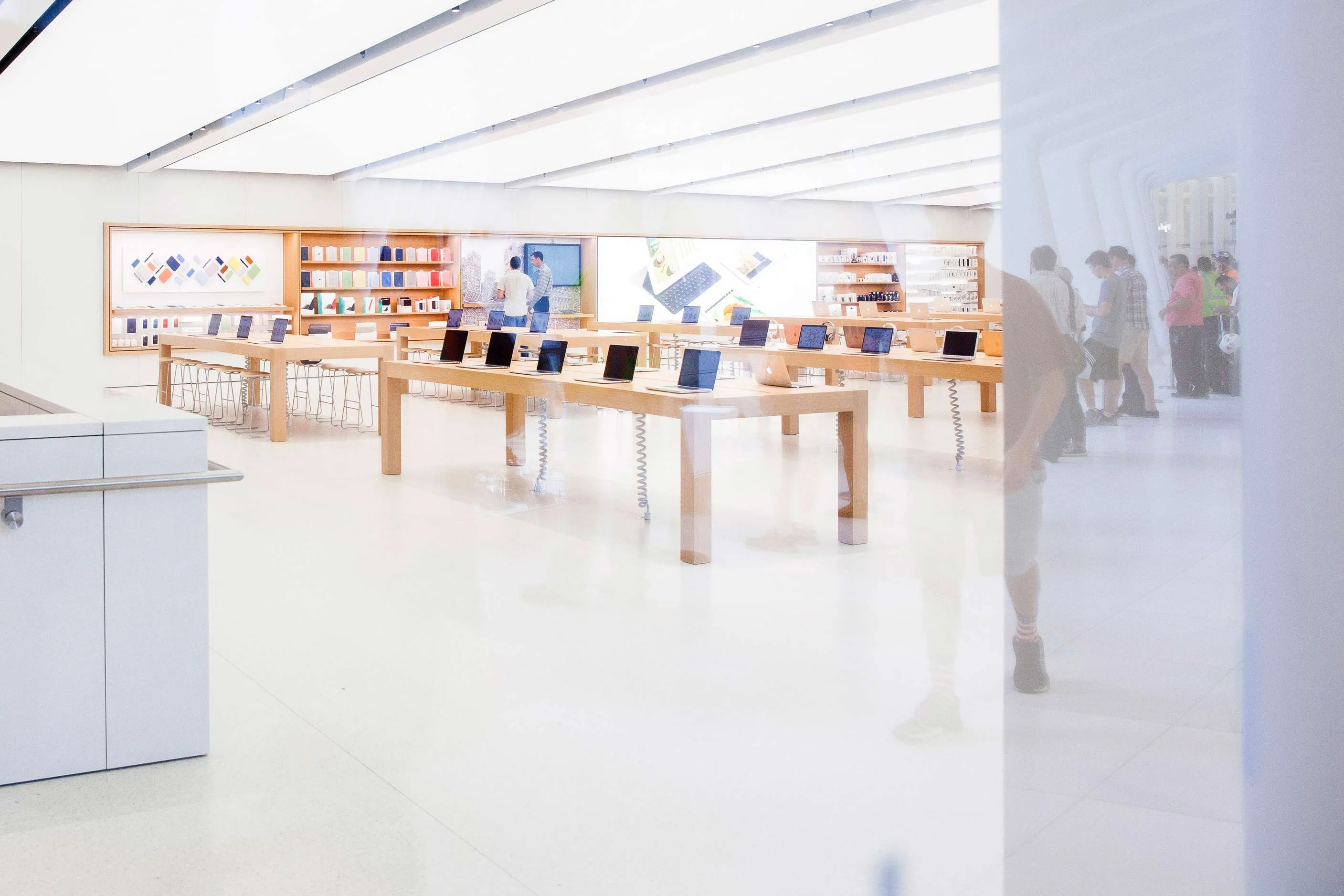 1476715143_Apple-store-NY-crop
