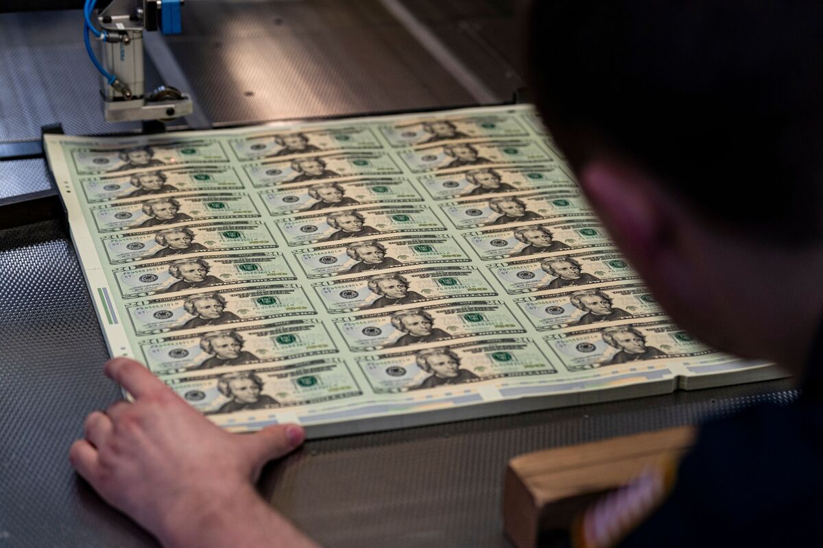 bloomberg.com - Jeremy Hill - Paul Tudor Jones Predicts 10% Dollar Slump During the Next Year