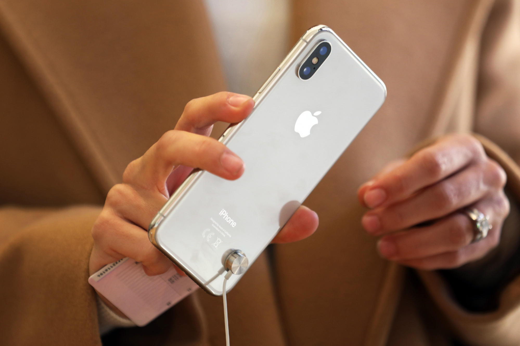 アップル 単一のアプリが全製品で動作するようｏｓ変更計画 関係者 Bloomberg