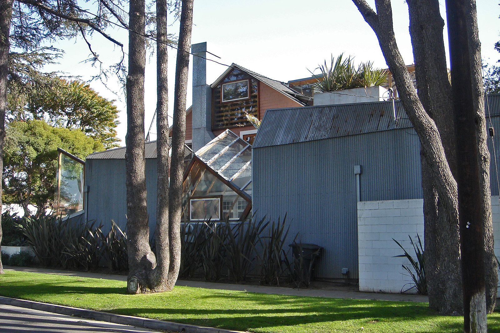 How Frank Gehry Became Frank Gehry - Bloomberg