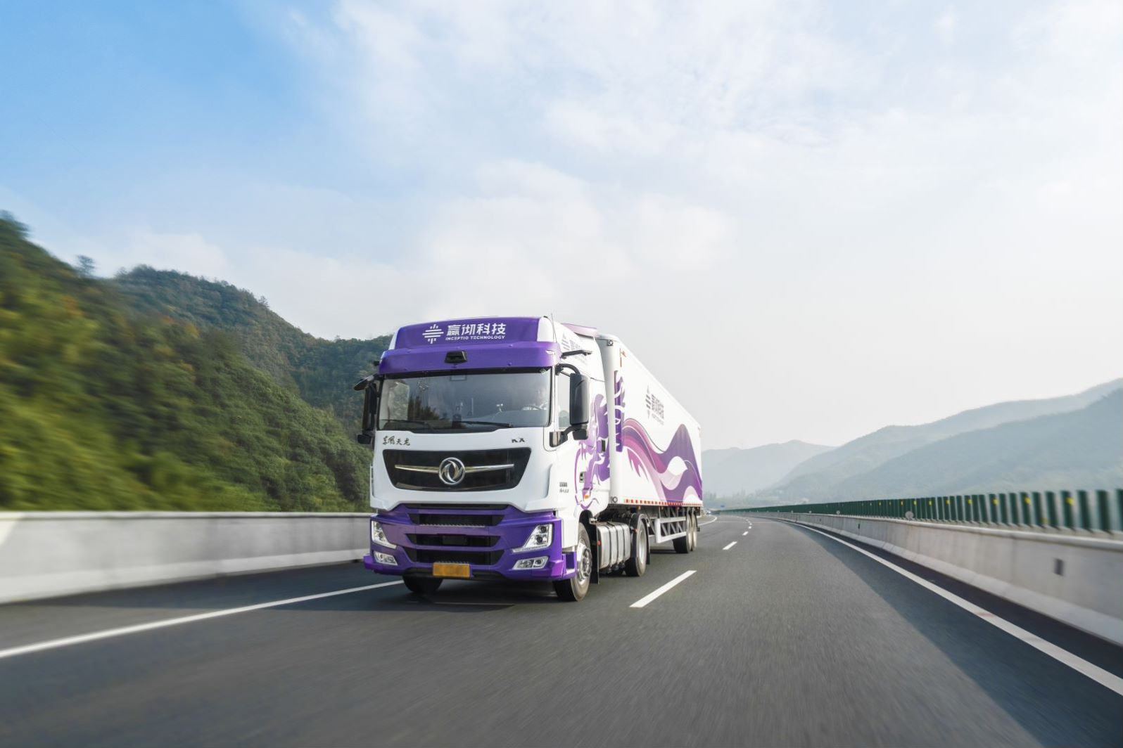 Self-Driving Trucks Save Fuel, and Lives, Chinese Startup Says