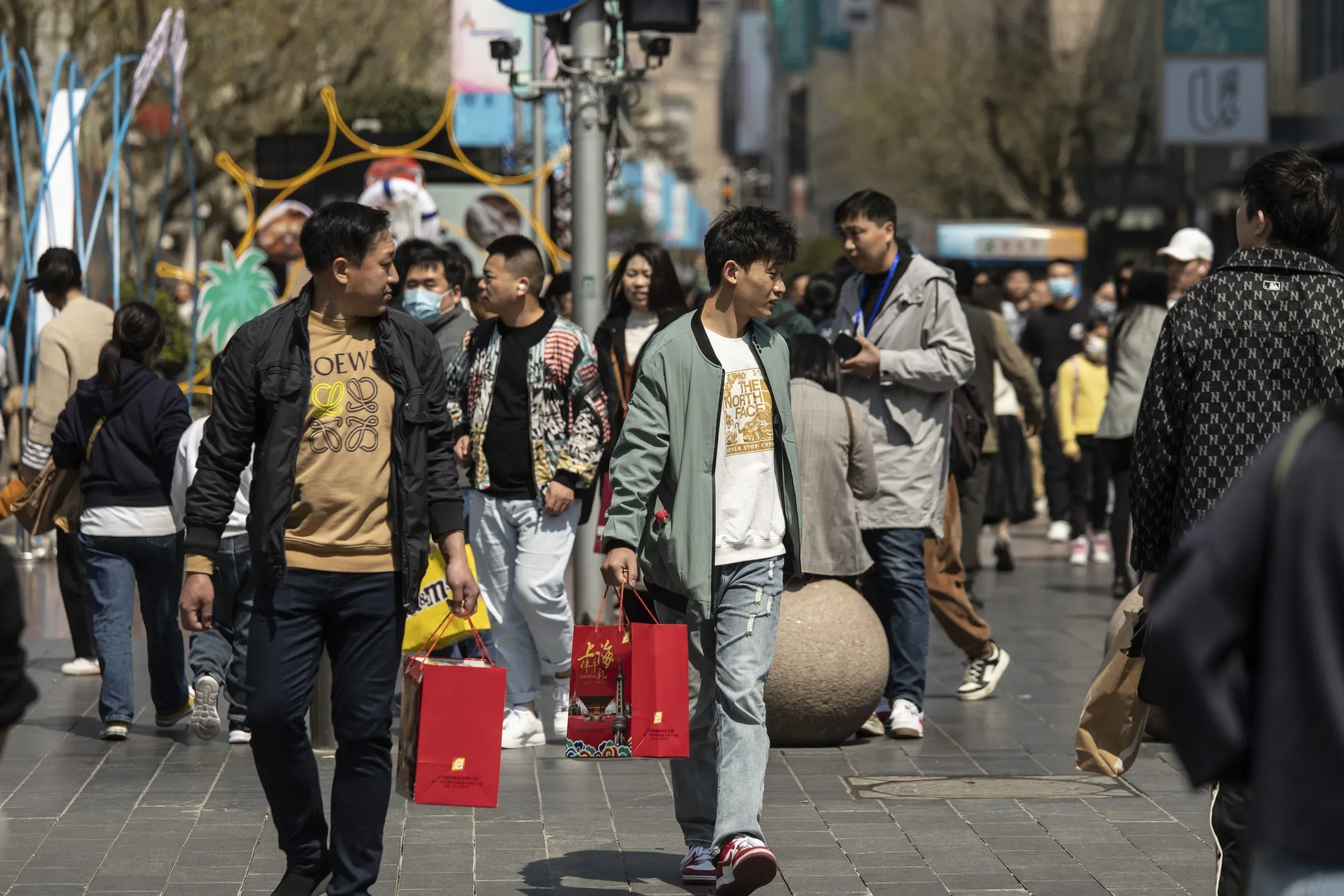 The world’s second-largest economy expanded at the&nbsp;fastest&nbsp;pace in a year last quarter, with analysts watching closely to see if the recovery can be sustained.&nbsp;