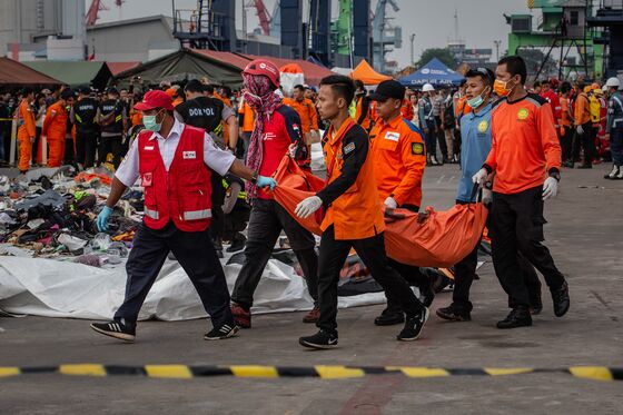 Lion Air Jet Black Box Found as Airline Suspends Managers