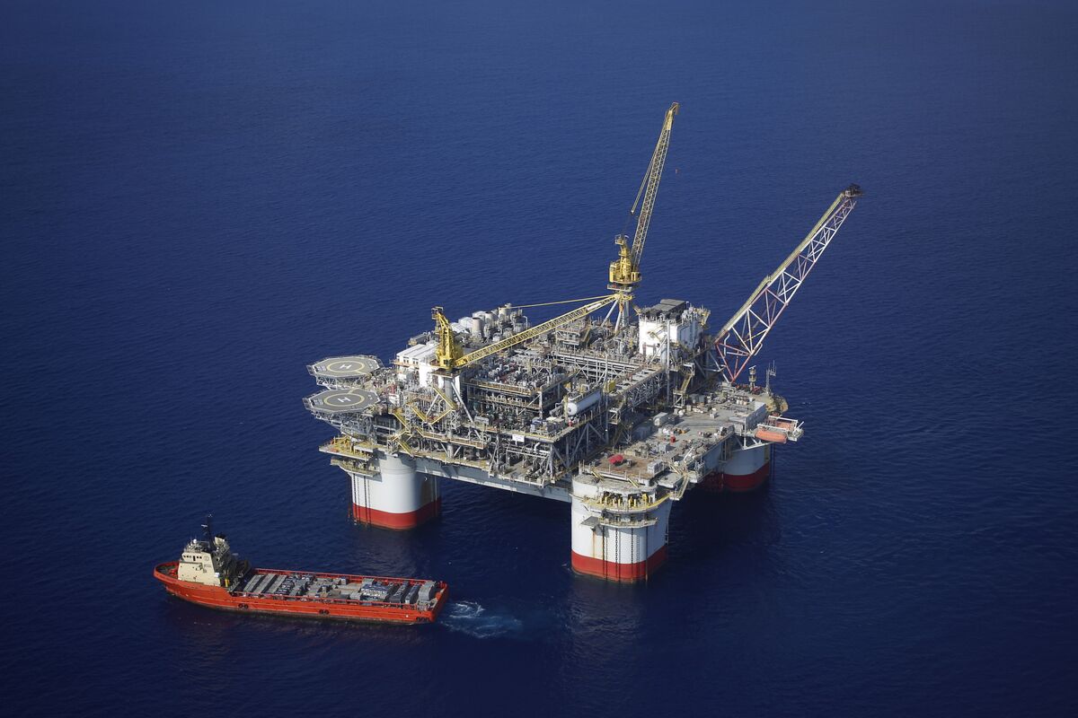 Oil Flows Dropped Last Month on Slump From Black Sea, US Gulf