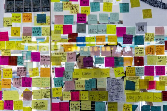 Hong Kong's Demonstrators Get Creative With War of the Walls