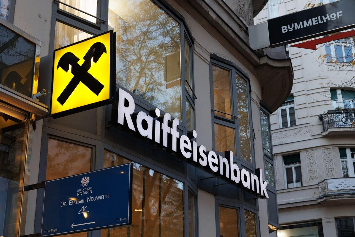 Raiffeisen Shares Jump on Report EU Proposed Strabag Transfer