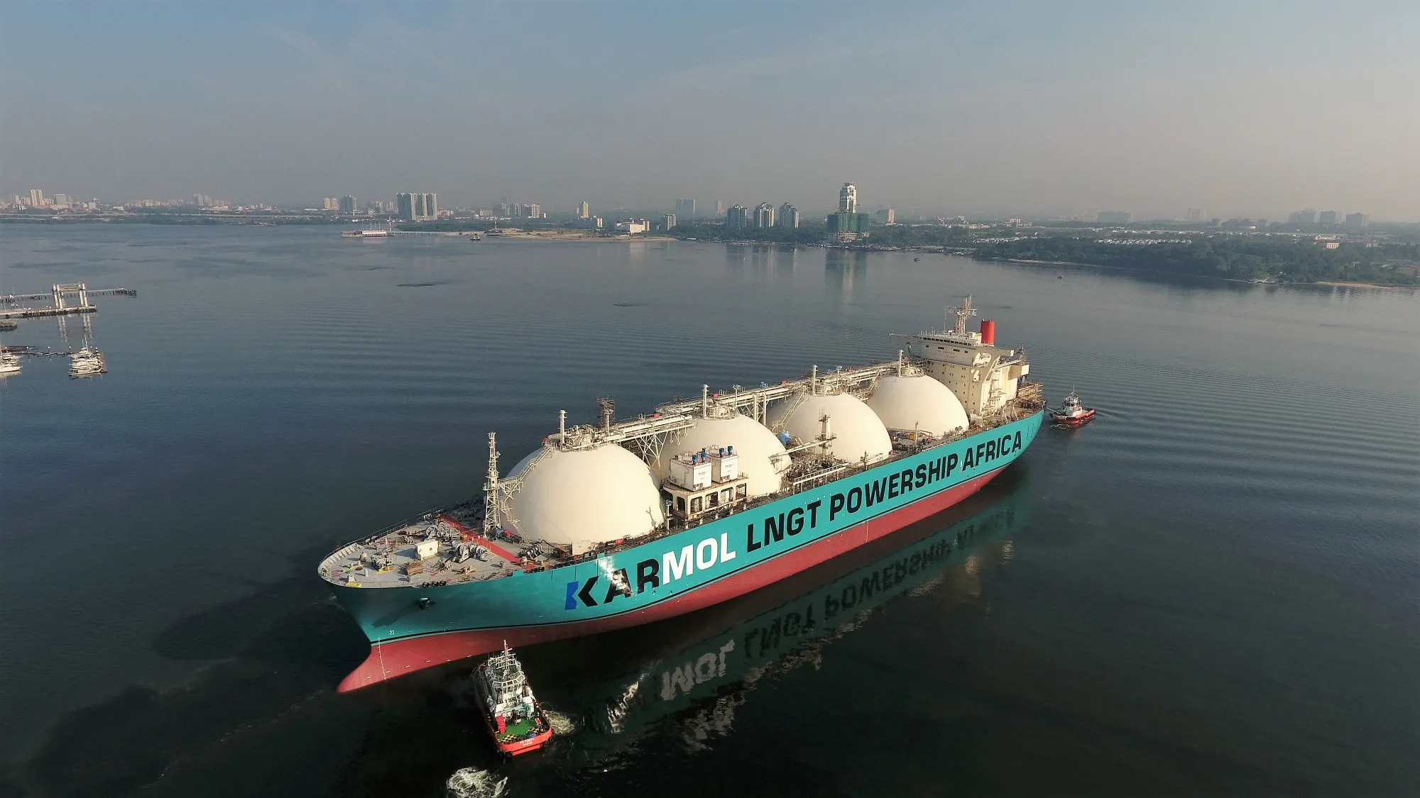 Karpowership’s Karmol LNGT leaving port in Singapore/