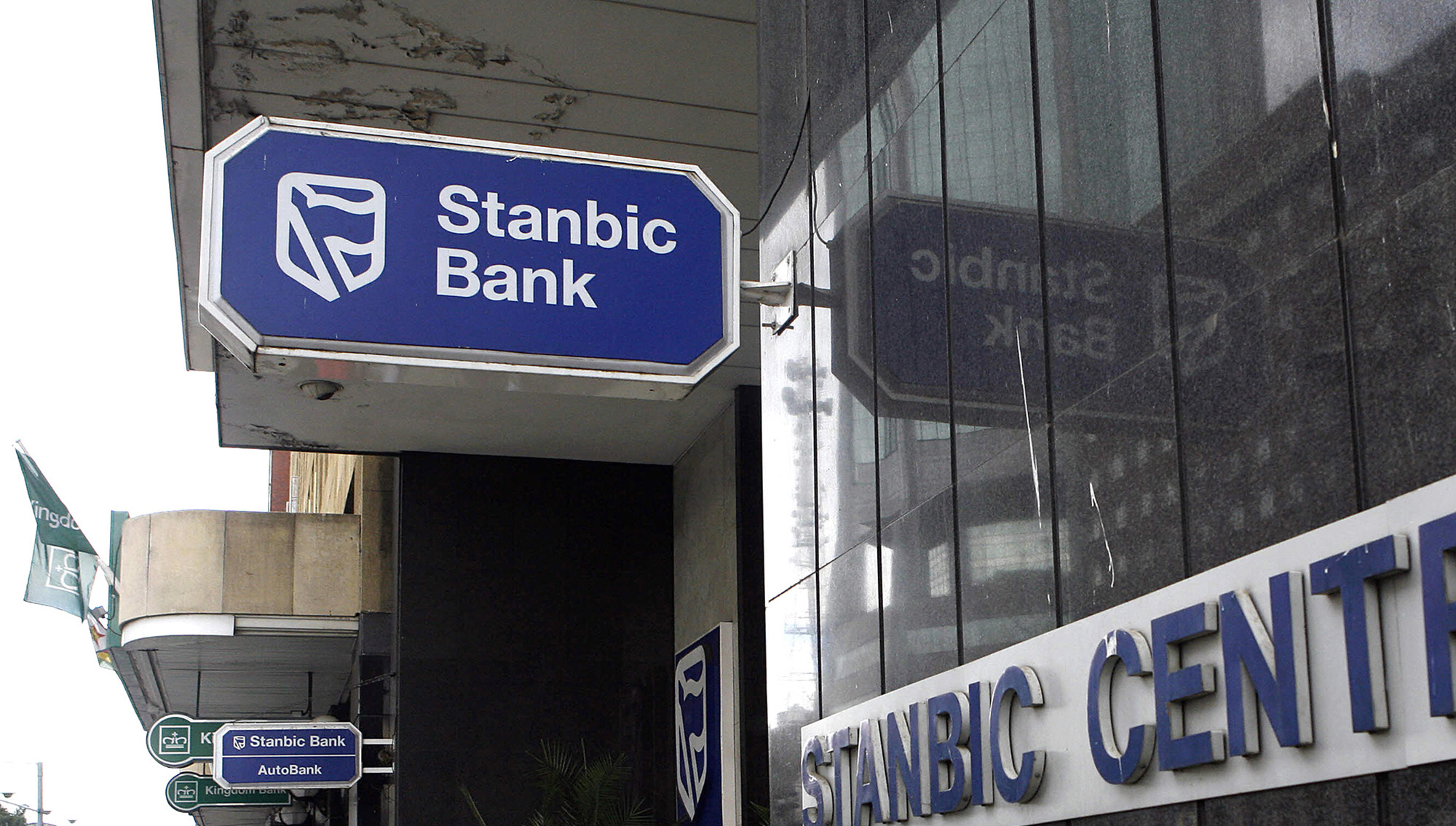 Deutsche Bank Cuts Ties to Zimbabwean Unit of Standard Bank Bloomberg