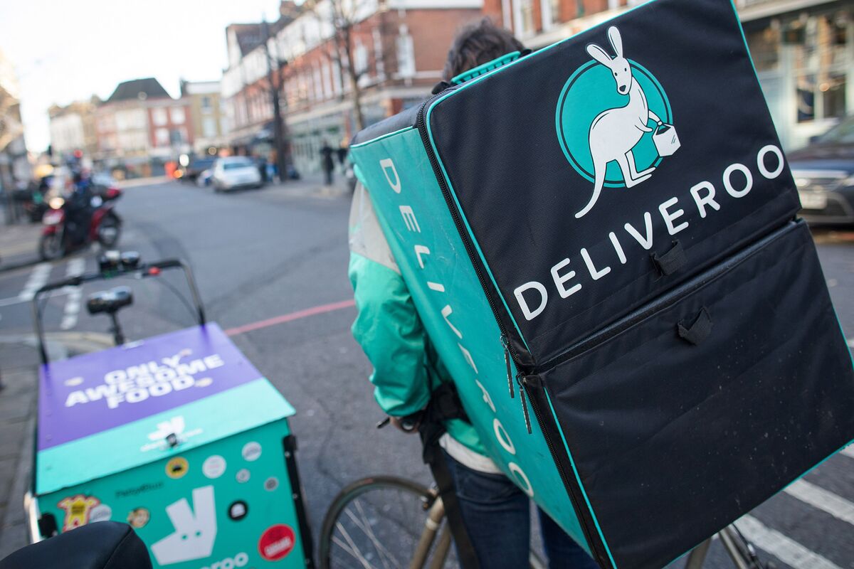 In Battle With Uber Eats, Deliveroo Deploys Field Kitchens - Bloomberg