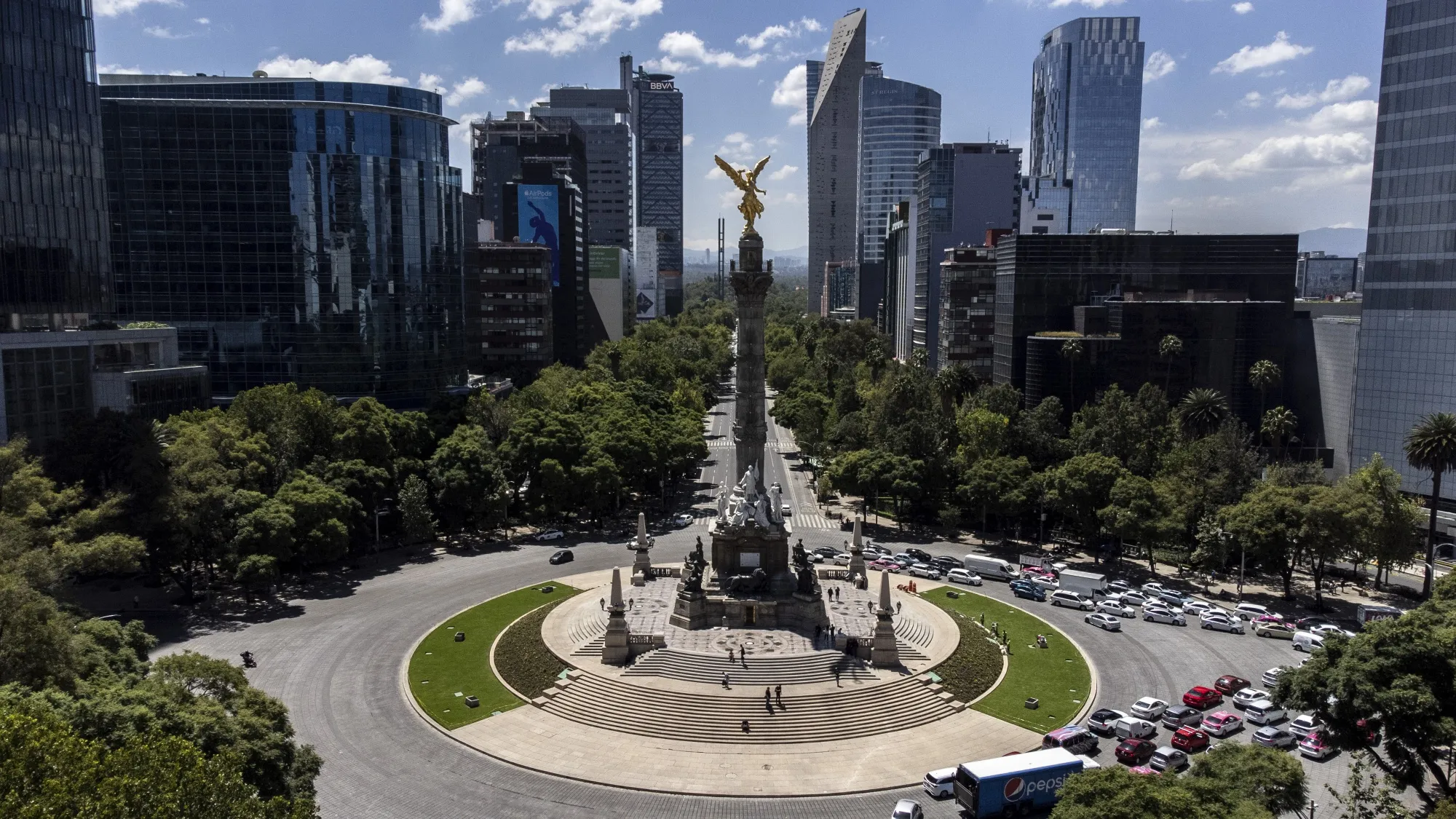 The Angel of Independence monument on Paseo de la Reforma in Mexico City.