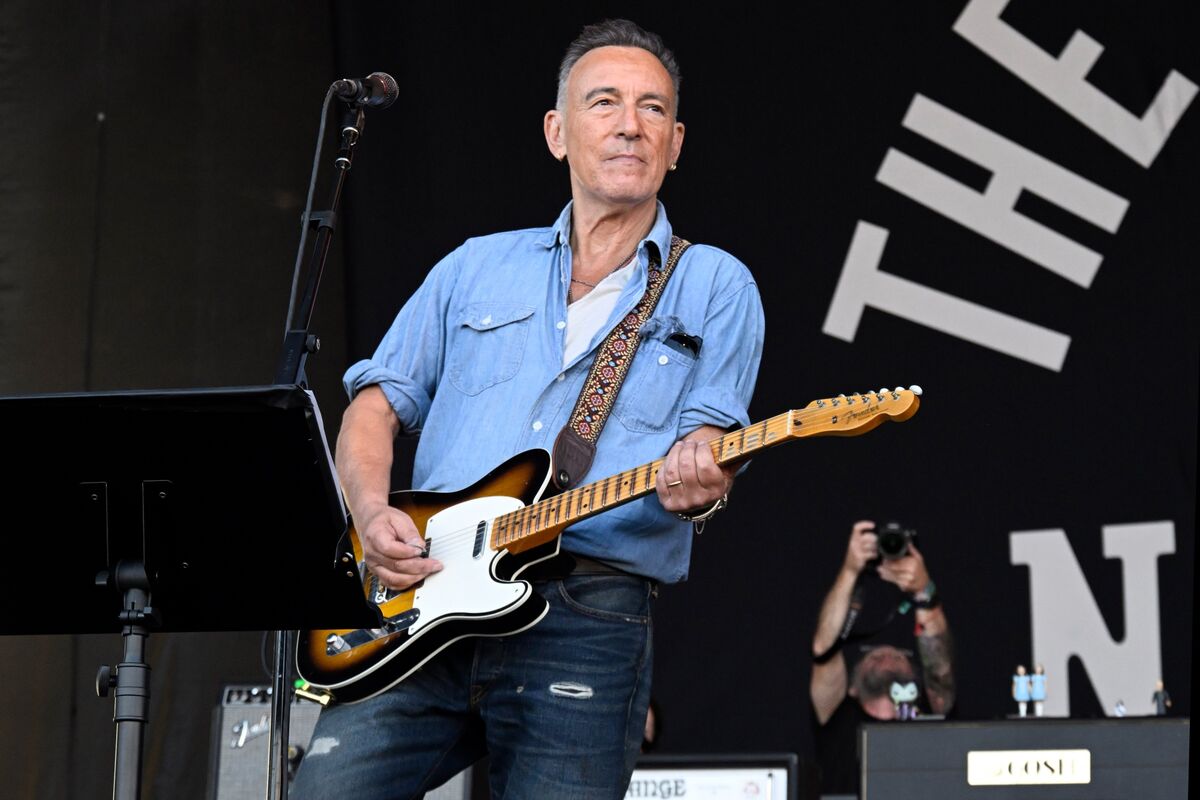 Bruce Springsteen Backs Harris as Support From White Men Lags
