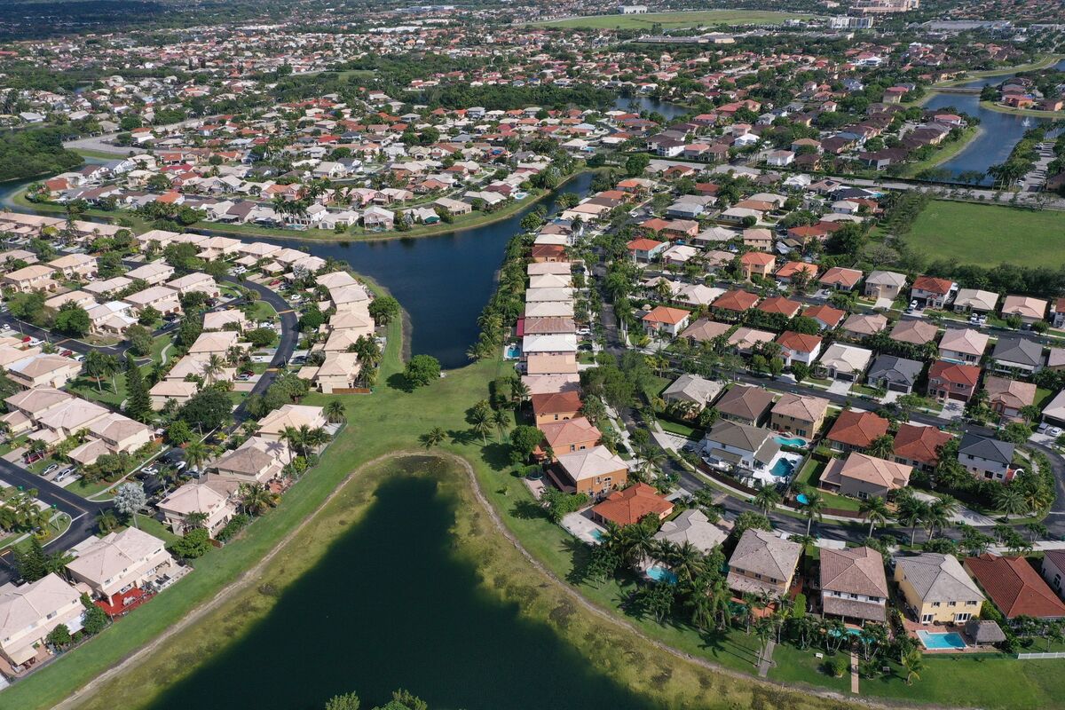 Man Group Nears Deal to Sell 1,700 Rental Homes to AMH