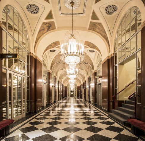 One of the ornate corridors that link the lobby to the ballrooms and outlying public spaces, where you can find antique-filled cases.