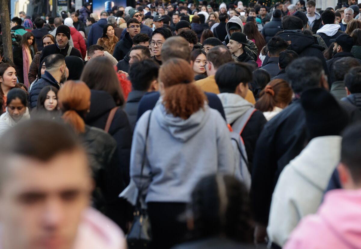 Boxing Day Morning Shopper Footfall Up by Half on Last Year, Data Suggests thumbnail
