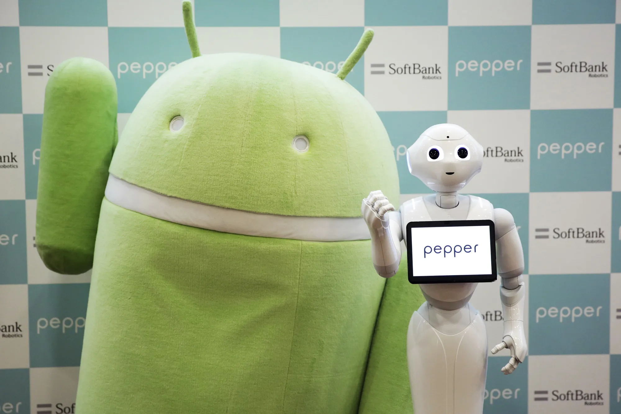 SoftBank's Pepper and Google's Android mascot.
