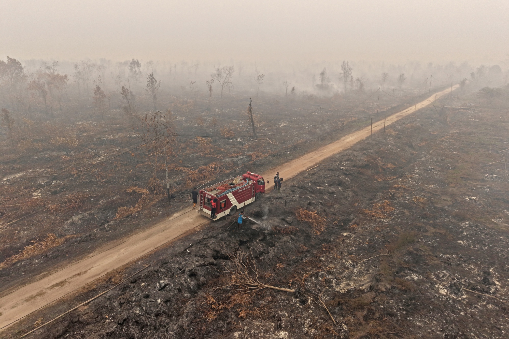 Volunteer firefighters extinguish forest and land fires in Palangkaraya, Central Kalimantan,on Wednesday, Sept. 23, 2026. Photographer: Dimas Ardian/Bloomberg