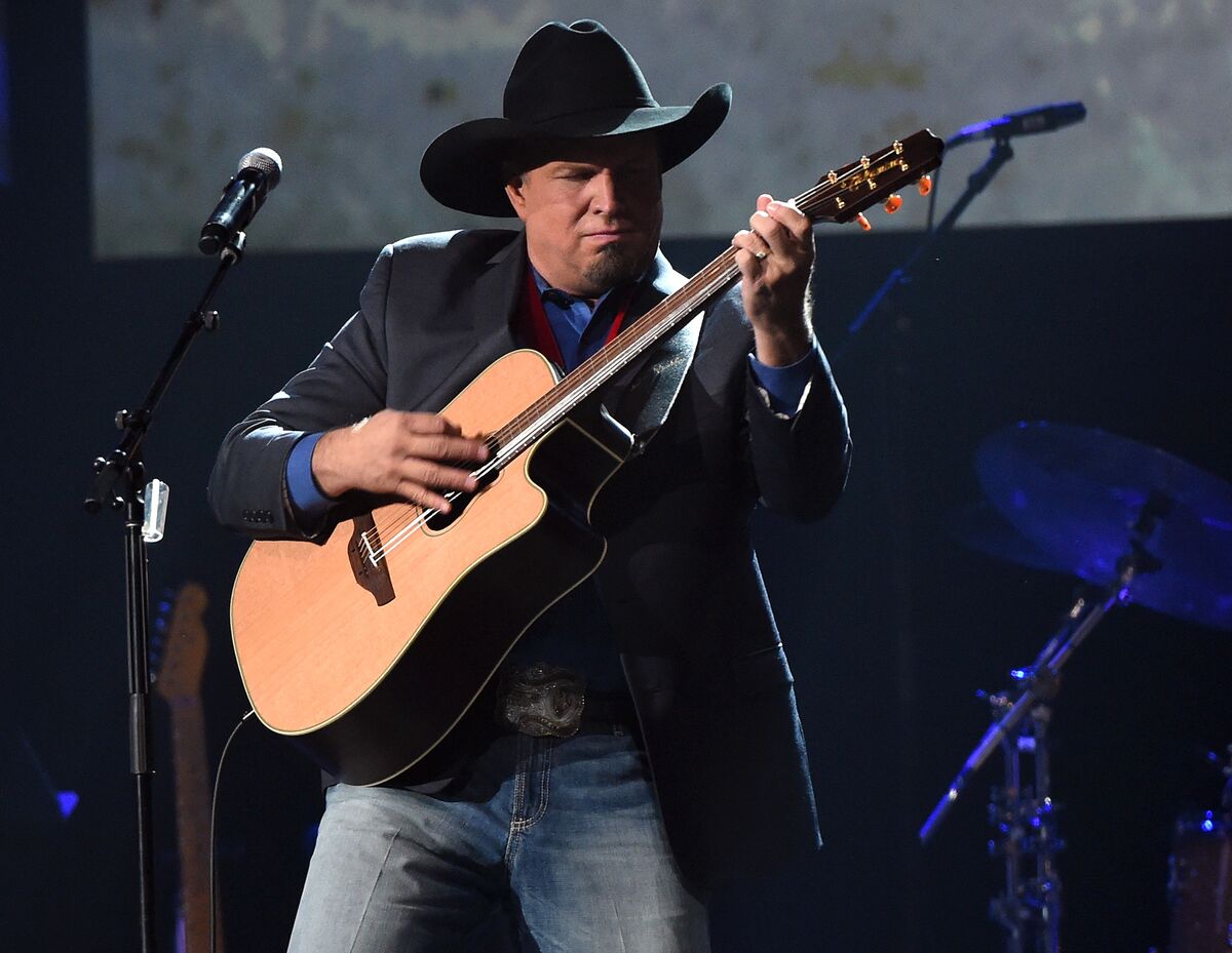 Amazon Dances With Garth Brooks as Streamers Chase Country Fans - Bloomberg