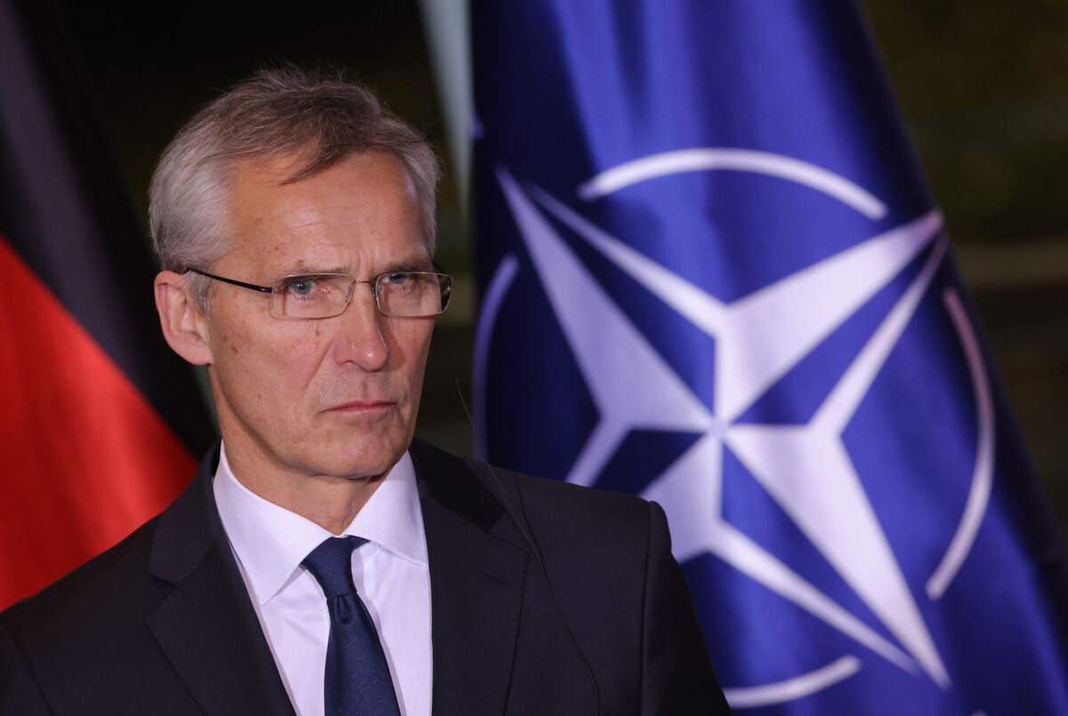 NATO Chief Urges Allies to Sign Defense Deals to Boost Output