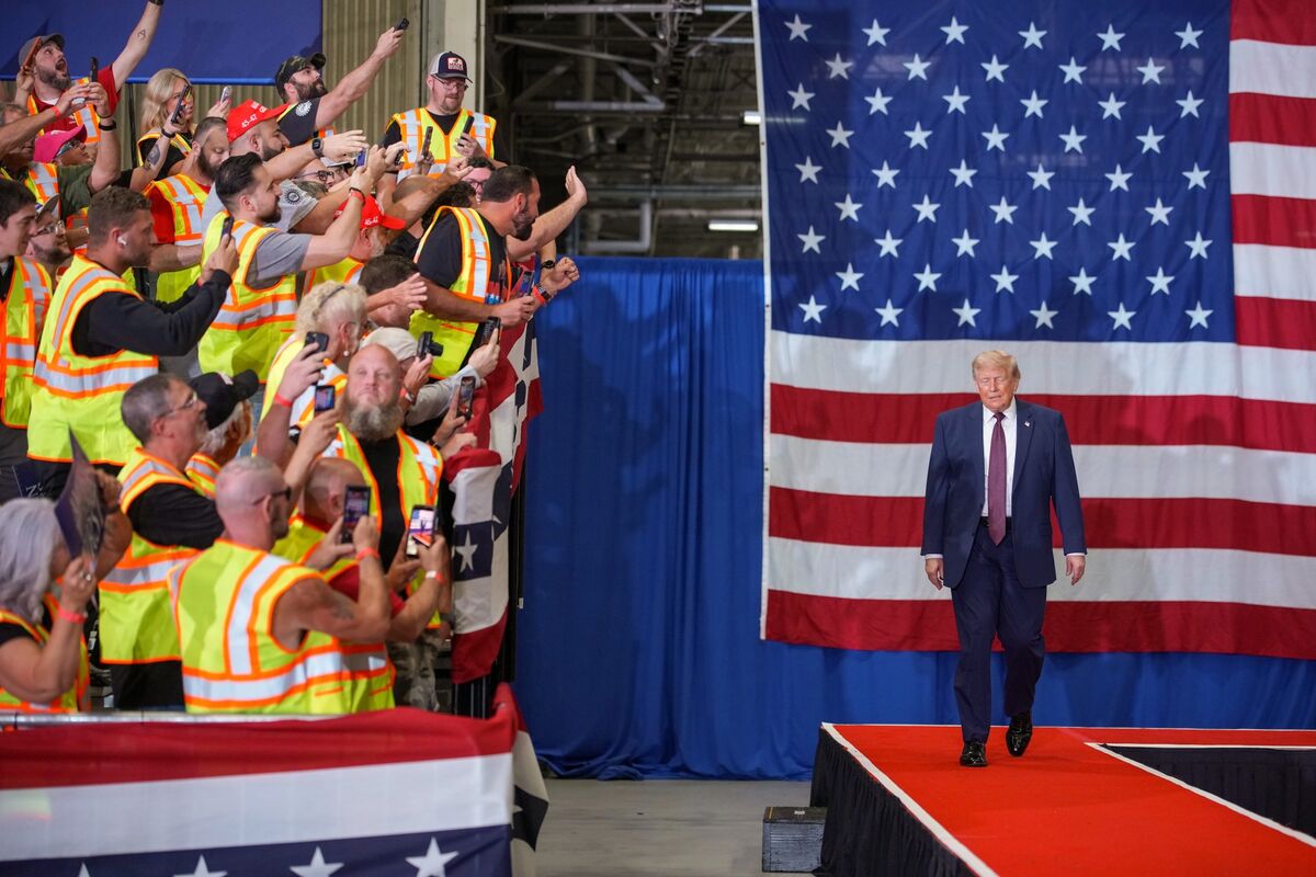 Trump Vows Economy to Rebound as Iran Price Shocks Reverberate