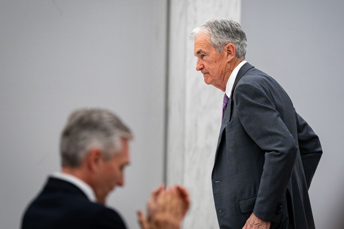 米連邦準備制度（ＦＲＢ）の動向を注視している専門家らは、次期議長が利下げを「お膳立て」してくれると期待する向きに対し、「安易に期待すべきではない」と警告している。 