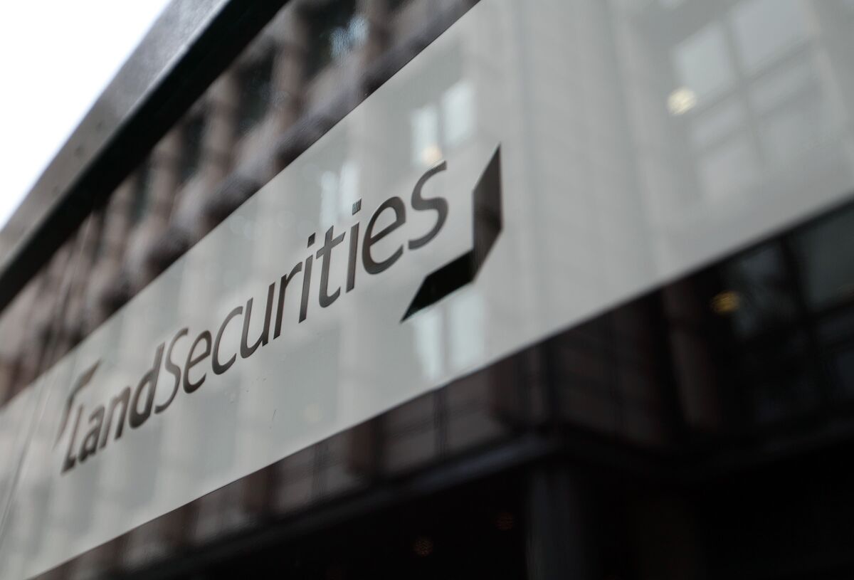 LandSec Plans £500 Million Share Sale to Buy Metrocentre Mall