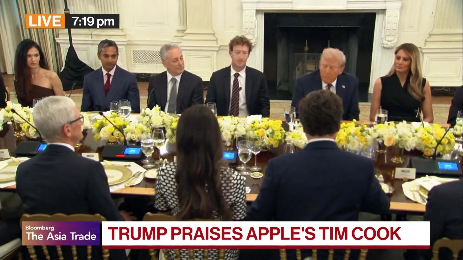 Watch Trump Hosts Tech Leaders at White House Dinner - Bloomberg