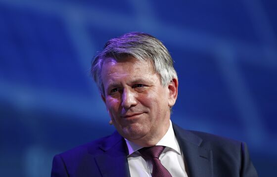 Oil CEOs Jostle for Global Natgas Crown Under Putin's Gaze