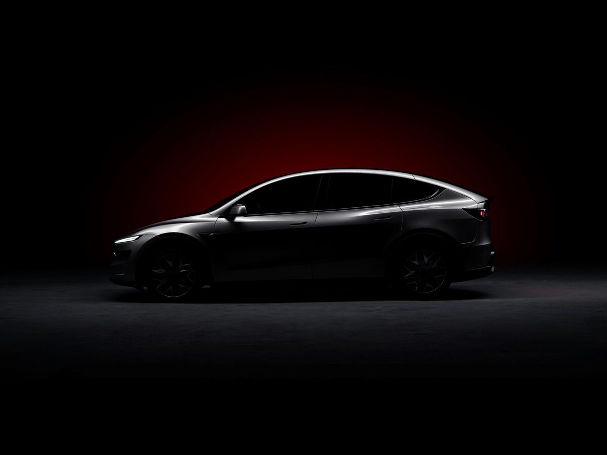 Tesla Prices New Model Y With Eye on Winning Chinese Families