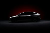 relates to テスラ、中国で６人乗り「モデルＹＬ」発売へ－競争力ある価格設定に