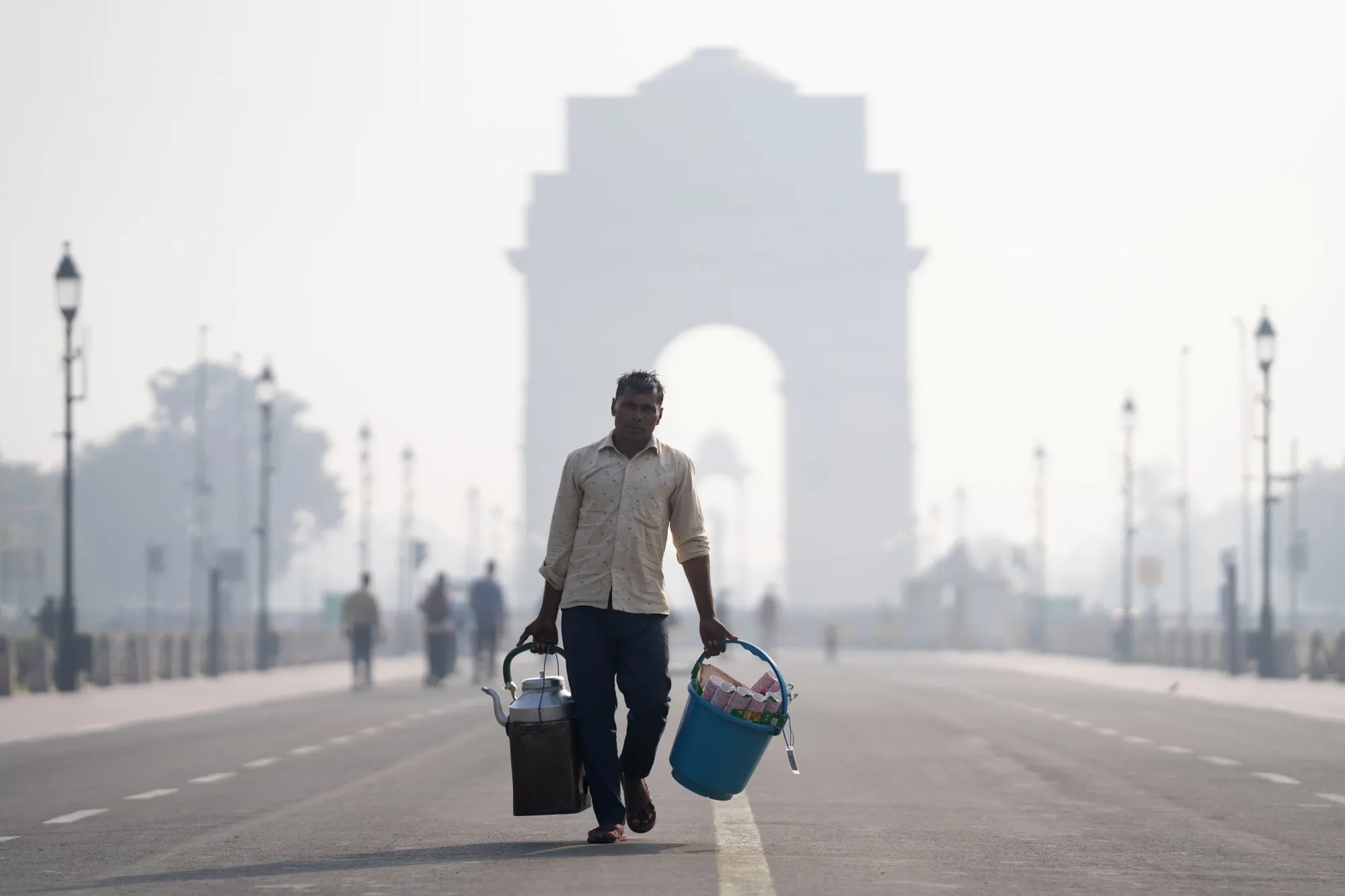 A vendor walks along the Kartavya Path past&nbsp;the India Gate in New Delhi.