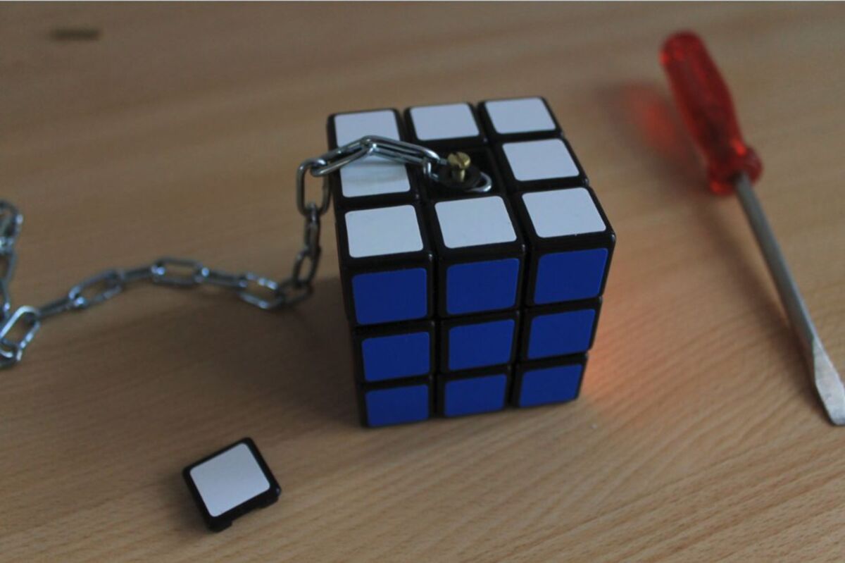 A DIY Rubik's Cube Hack for Boring Bus Shelters - Bloomberg