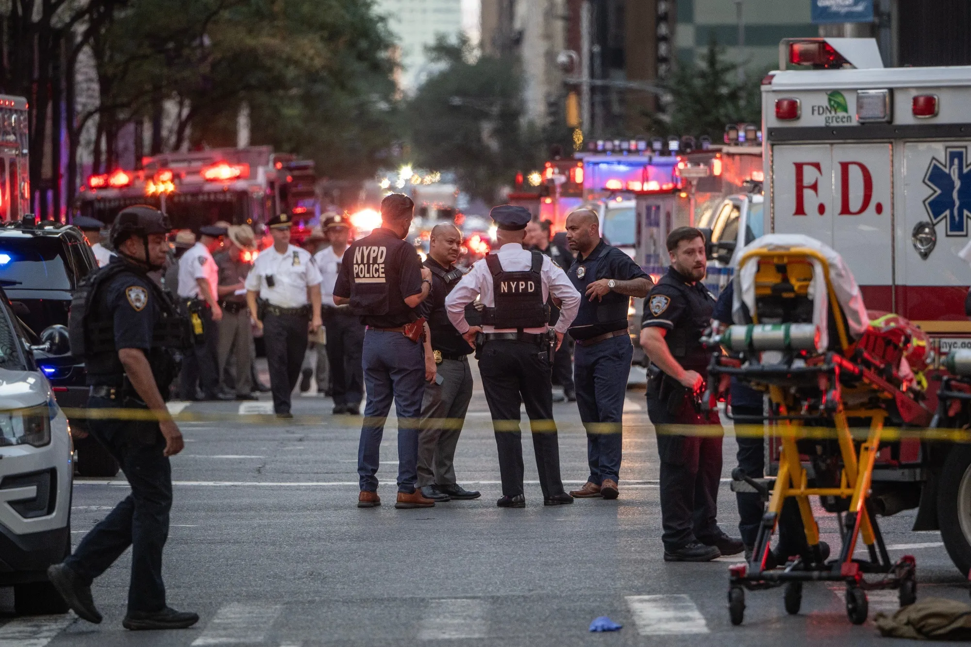 Watch Deadly Spree in Manhattan Spawns Evening of Fear in NYC - Bloomberg