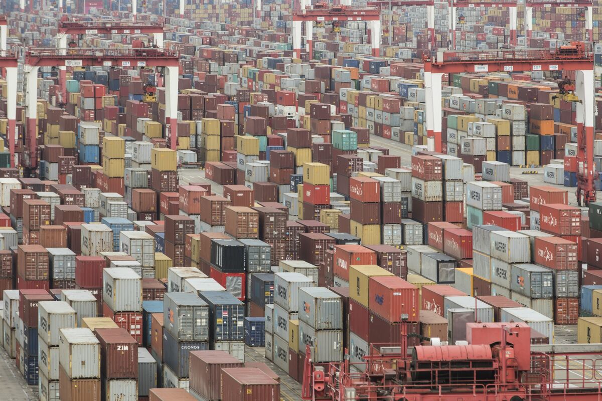 Chinese Port Restricts Ships From Virus-Hit Nations for 14 Days - Bloomberg