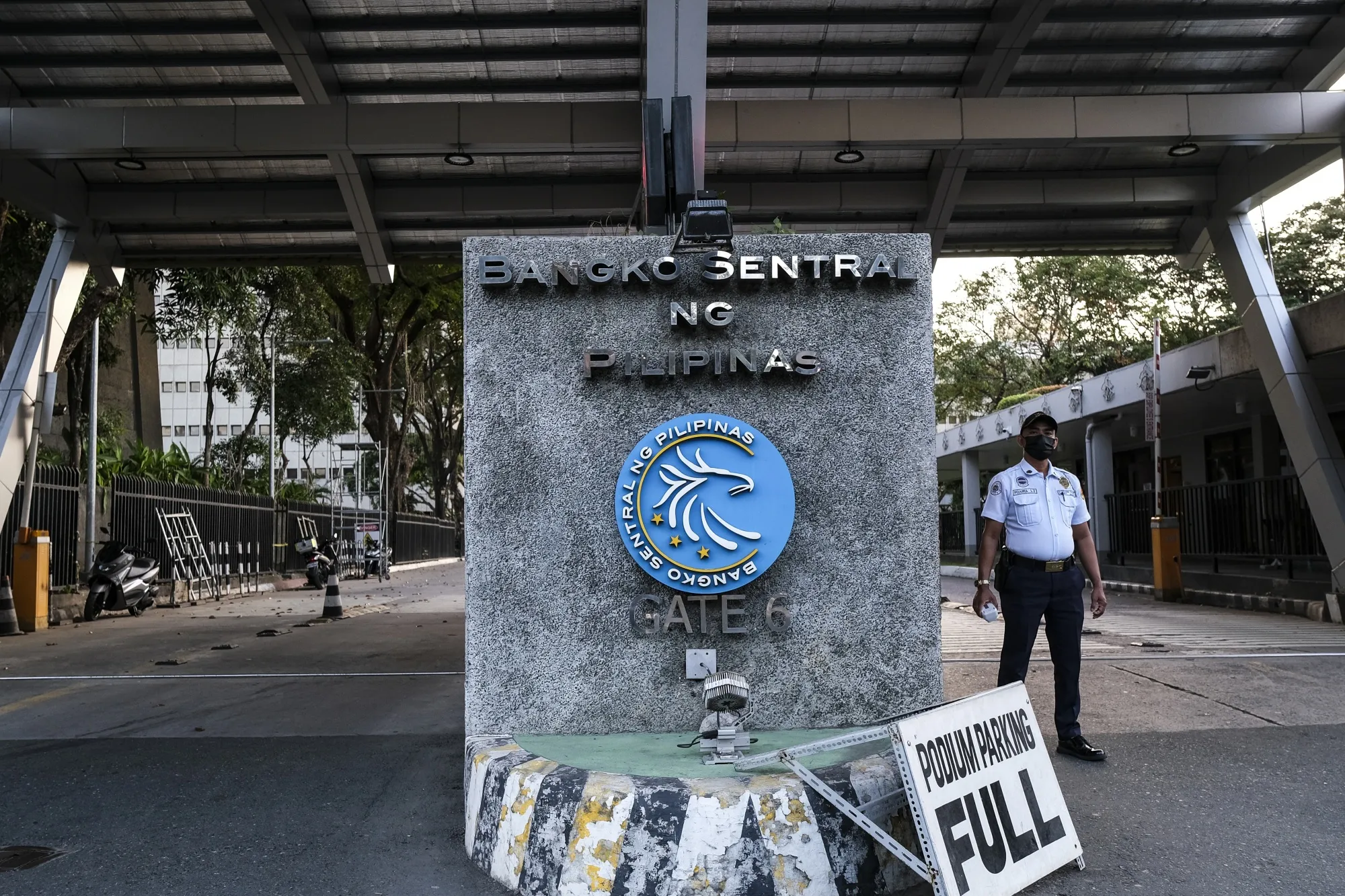 An entrance to the Bangko Sentral ng Pilipinas headquarters complex in Manila.&nbsp;